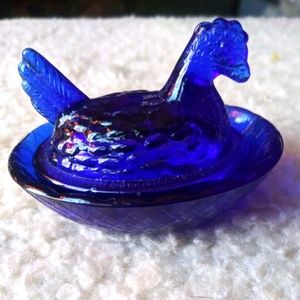 Vintage chicken hen on nest salt cellar